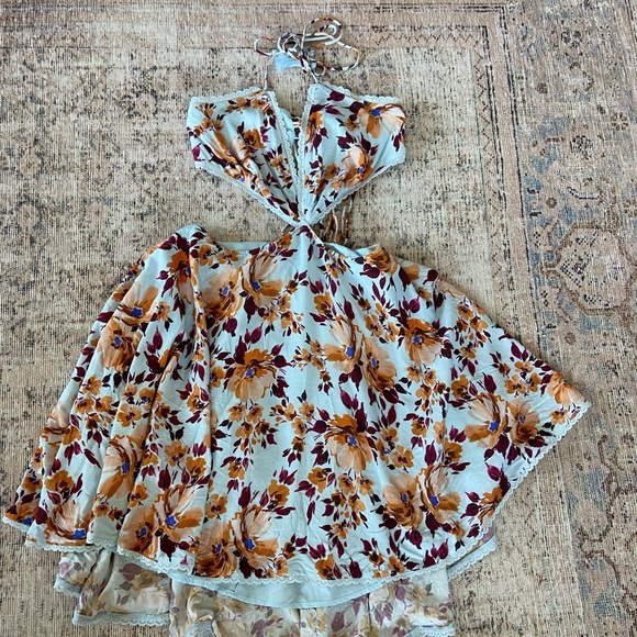 Alexia Admor Ali Cutout Halter Dress in Blue Floral Size 8 - Picture 3 of 10